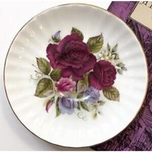 Beautiful vintage trinket dish - bone china!